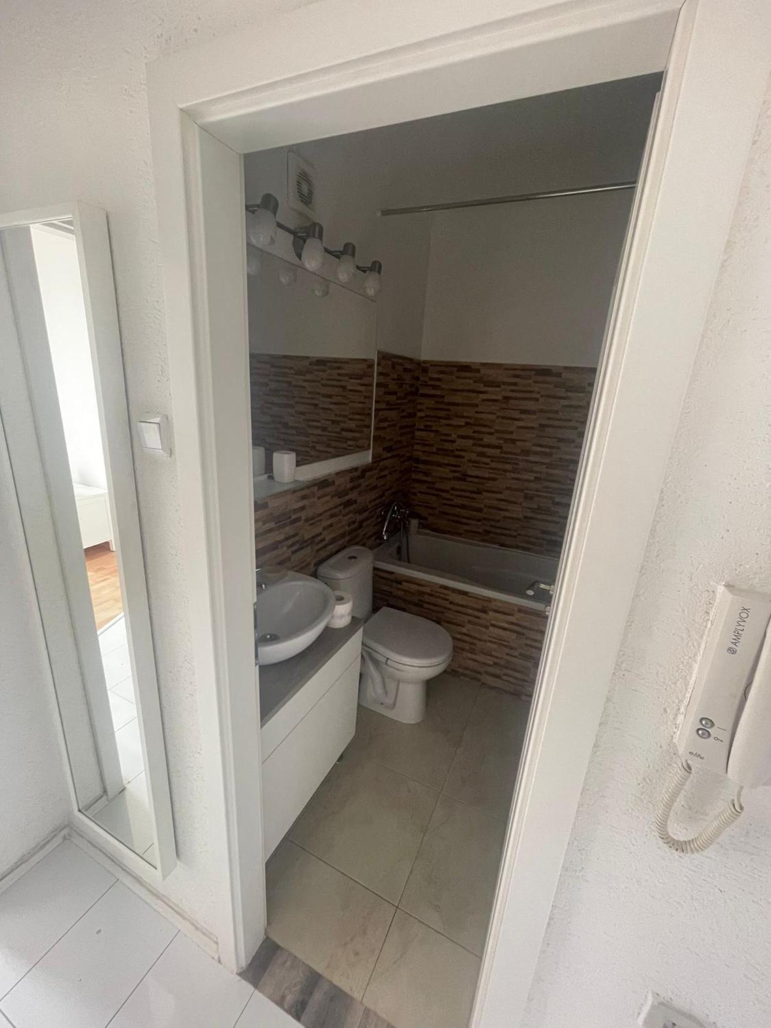 Park View City Center Location Apartment With Balcony Bratislava Exteriör bild